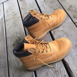 Women’s size 6.5 Timberlands